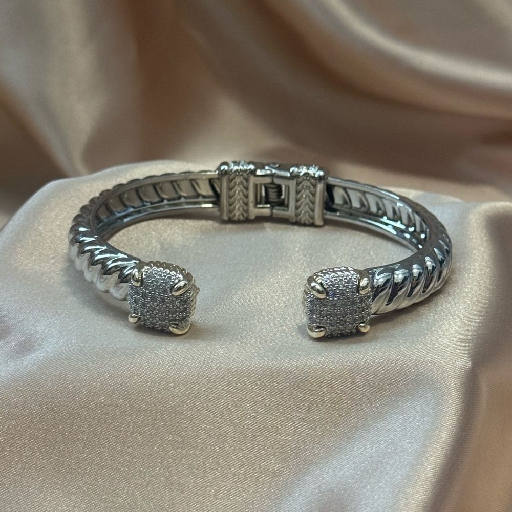 Elegant Silver and Gold Women's Bracelet - Picture 5 of 12